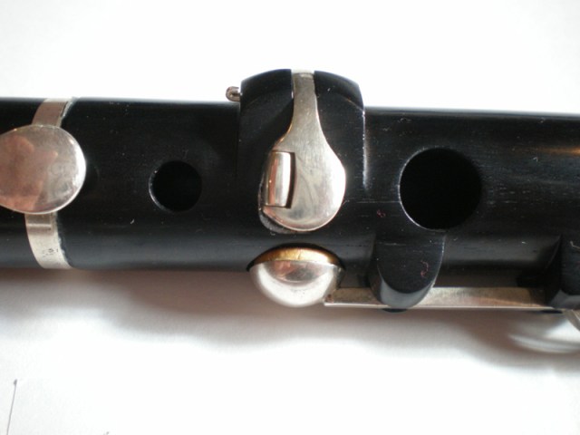 Noy flute showing roller on F natural key.